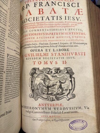 <b>Labata [S.J.], Francisco und Wilhelm Stanyhurst.</b><br />Thesaurus moralis / R.P. Francisci Labatae Societatatis Iesu, ex locis communibus, & apparatu concionum coaceruatus, & commodiore, quàm hactenus methodo, ad vsum condionum digestus; reuocatis, quae per iv. tomos sparsae suerant, ad suas sedes & titulos propositionibus: ; nouis commentationibus auctus, et selectioribus SS. patrum sententiis, profanorum auctorvm monitis, ethicis characteribus, moralibus pronunciatis locupletatus: quibus accessit triplex index, titulorum, locorum S. Scripturae, & materiarum pro concionibus in quadragesimam, festa, & Dominicas totius anni, opera et labore Guilielmi Stanihursti, eiusdem Societatis Iesv t.1 [ et 2.] – Bild 3
