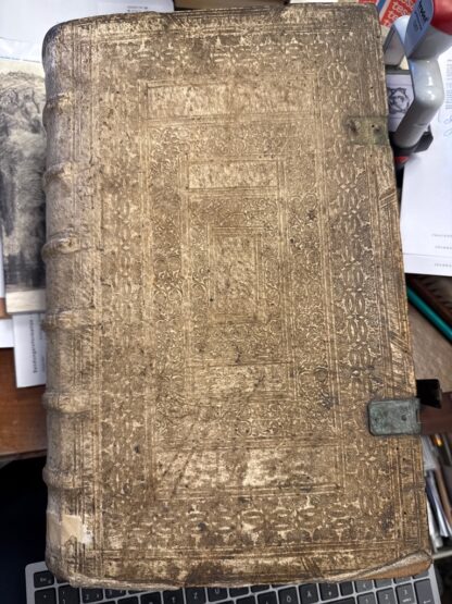 <b>Labata [S.J.], Francisco und Wilhelm Stanyhurst.</b><br />Thesaurus moralis / R.P. Francisci Labatae Societatatis Iesu, ex locis communibus, & apparatu concionum coaceruatus, & commodiore, quàm hactenus methodo, ad vsum condionum digestus; reuocatis, quae per iv. tomos sparsae suerant, ad suas sedes & titulos propositionibus: ; nouis commentationibus auctus, et selectioribus SS. patrum sententiis, profanorum auctorvm monitis, ethicis characteribus, moralibus pronunciatis locupletatus: quibus accessit triplex index, titulorum, locorum S. Scripturae, & materiarum pro concionibus in quadragesimam, festa, & Dominicas totius anni, opera et labore Guilielmi Stanihursti, eiusdem Societatis Iesv t.1 [ et 2.] – Bild 4