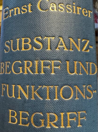 <p class="headtitle">Cassirers erste selbständige Veröffentlichung mit dem ExLibris von Jakob Klatzkin.</p><b>Cassirer, Ernst.</b><br />Substanzbegriff und Funktionsbegriff. Untersuchungen über die Grundfragen der Erkenntniskritik. – Bild 4