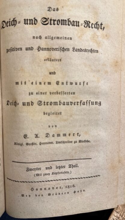 <b>Dammert, Ezechiel Adolph.</b><br />Das Deich- und Strombau-Recht nach allgemeinen positiven und Hannoverischen Landesrechten erläutert  und mit einem Entwurfe zu einer verbesserten Deich- und Strombauverfassung begleitet – Bild 2