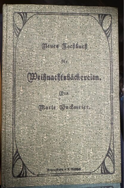 <p class="headtitle">Sammlung von 4 sehr hübschen und seltenen Kochbüchern von M. Buchmeier:</p><b>Buchmeier, Marie.</b><br />1. Neues Fasten-Kochbuch. 522 Original-Rezepte; 2. Neues Kochbuch für Weihnachtsbäckereien. 230 Originalrezepte.; 3. Neues Kartoffelkoch. 169 Original-Rezepte.; 4. Neues Pilz- oder Schwammerl-Kochbuch. 218 Originalrezepte für Schwammerlsuppe, Schwammerlklöse, Saucen, Pürees, Eier-, Fleisch- und Fisch-Speisen, Gemüse usw. – Bild 3
