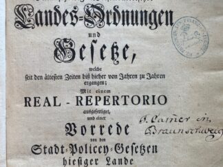 <p class="headtitle">Durchschossenes Arbeitsexemplar</p><b>Woltereck, Friedrich Adolph und Joachim Dietrich Liechtenstein.</b><br />Kurtzer Begrif Braunschweig-Wolfenbüttelscher Landes-Ordnungen und Gesetze, welche seit den ältesten Zeiten biß hierher von Jahren zu Jahren ergangen. Mit einem Real-Repertorio ausgefertiget, und einer Vorrede von den Stadt-Policey-Gesetzen hiesiger Lande in Betracht der Nahrung und Aufnahme der Städte begleitet.