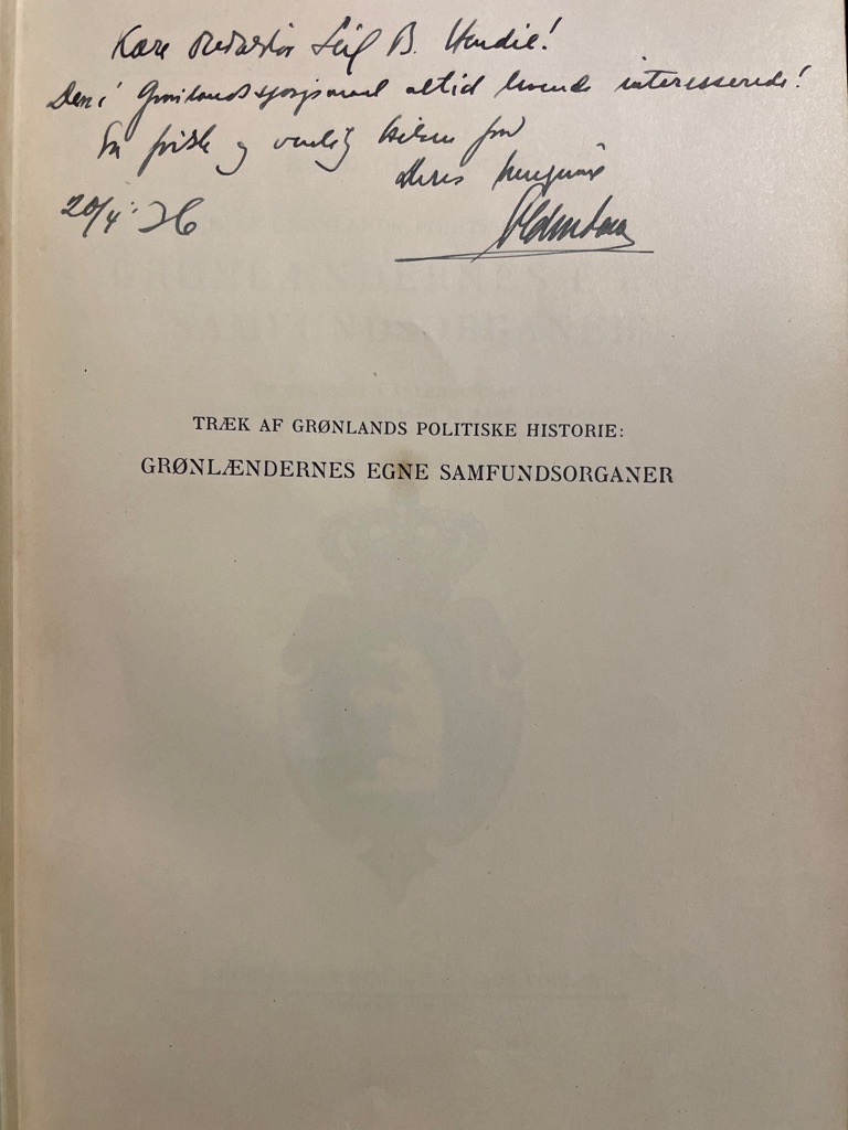 <b>Oldenow, Knud.</b><br />Traek af Grønlands politiske Historie: Grønlaendernes egne Samfundsorganer ; En Oversigt i Anl. af de Grønlandske Landsraads 25 Aars Bestaaen. – Bild 2