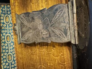 <b></b><br />Allgemeines Gesangbuch: auf Königlichen Allergnädigsten Befehl zum öffentlichen und häuslichen Gebrauche in den Gemeinden des Herzogthums Schleswig, des Herzogthums Hollstein, der Herrschaft Pinneberg, der Stadt Altona, und der Grafschaft Ranzau. ANGEB. Die Collecten, Episteln und Evangelia auf alle Sonn- und Fest- Tae durch das ganze Jahr. Nebst beigefügter Historie vom Leiden und Sterben Jesu Christi, wie auch die Beschreibung der Zerstörung der Stadt ßJerusalem.