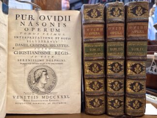 <b>Ovid (Publius Ovidius Naso) und Daniel Crespin [Crispinus [Ed.].</b><br />Pub. Ovidii Nasonis Operum Tomus Primus... [-Quartus]: In pagina versa indicantur ea quæ in hoc tomo continentur / Interpretatione Et Notis Illustravit Daniel Crispinus, Helvetius, Jussu Christianissimi Regis, Ad Usum Serenissimi Delphini.