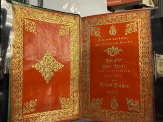 <p class="headtitle">Verschwenderisch gestaltetes barockes Hochzeitsgeschenk.</p><b></b><br />Allgemeines Gesangbuch auf Königlichenen Allergnädigsten Befehl zum öffentlichen und häuslichen Gebrauche in den Gemeinen (!) des Herzogtums Schleswig, Hollstein, Pinneberg, Stadt Altona und der Grafschaft Ranzau. ANGEB: Die Collecten, Episteln und Evangelia auf alle Sonn- und Fest-Tage durchs ganze Jahr. Nebst beygefügter Historie vom Leiden und Sterben Jesu Christi, wie auch der Beschreibung der Stadt Jerusalem udn dem allgemeneinen Kirchengebet (Altona Entacker).