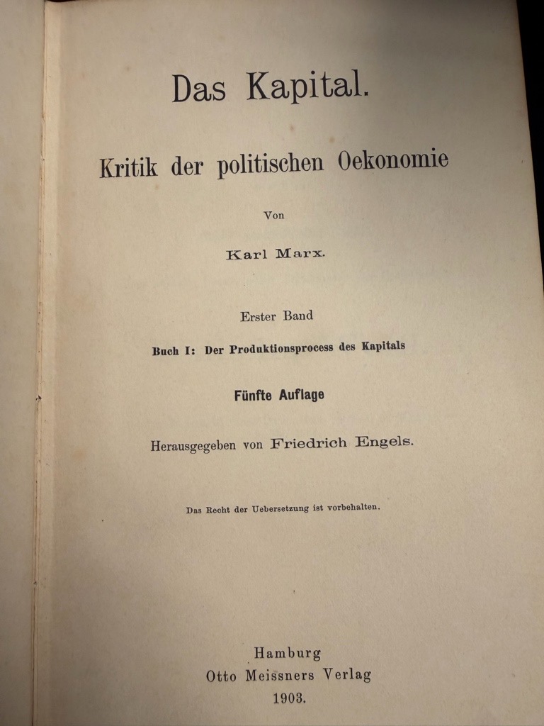 <p class="headtitle">Frühes Kapital</p><b>Marx, Karl und Friedrich Engels (Hg.).</b><br />Das Kapital. Kritik der politischen Ökonomie. – Bild 2