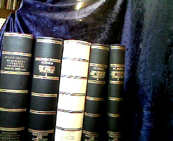 <b>Schmid/Stählin, W./O.</b><br />Geschichte der griechischen Literatur. 5 Bände. - Bsand 1: Erster Teil: Die klassische Periode der griechischen Literatur. Erster Band: Die grichische Literatur vor der attischen Hegemonie. Band 2: Zweiter Band: Die griechische Literatur in der Zeit der attischen Hegemonie vor dem Eingreifen der Sophistik. Band 3: Dritter Band: Die griechische Literatur zur Zeit der attischen Hegemonie nach dem Eingreifen der Sophistik. Erste Hälfte. Band 4: Vierter Band: Die griechische Literatur zur Zeit der attischen Hegemonie nach dem Eingreifen der Sophistik. Zweite Hälfte. Erster Abschnitt. Band 5: Die griechische Literatur zur Zeit der attischen Hegemonie nach dem Eingreifen der Sophistik. Zweite Hälfte. Zweiter Abschnitt.