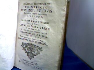 <b>Pufendorf, Samuel Freiherr v.</b><br />De officio hominis, et civis secundum legem naturalem, libri duo, cum Joannis Barbeyracii notis, & examine. Censurae Leibnitiane in calce operis subjunctae. Ex Gallico in Latinum sermonem transtulit Sebastianus Masson. Editio Sexta emendata, et locupletata a Christoph Frid. Ayrmanno.