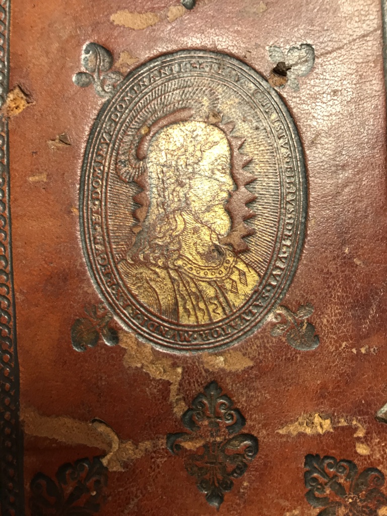 <p class="headtitle">Einband 1560</p><b>Bellarmino, Roberto Francesco Romolo.</b><br />Disputationes Roberti Bellarmini Politiani, Societatis Iesv, De Controversiis Christianae Fidei, Adversvs huius temporis Hæreticos, Tribus Tomis comprehensae – Bild 2