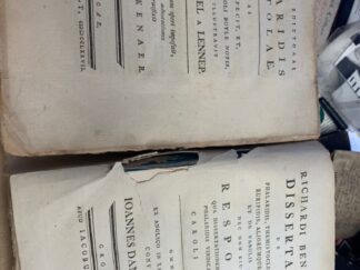 <b>PhalaridisDaniel von Lennep und Richard Bentley.</b><br />Phalaridos Epistolai [greek letters] / Phalaridis epistolae quas latinas fecit, et interpositis Caroli Boyle notis, commentario illustravit Joannes Daniel a Lennep. Mortuo Lennepio, finem operi imposuit praefationem et adnotationes quasdem praefixit L. C. Valckenaer; ANGEBUNDEN: Richardi Bentleii dissertatio de Phalaridis, Themistoclis, Socratis, Euripidis aliorumque epistolis et de fabulis Aesopi. Nec non eiusdem responsio qua dissertationem de epistolis phalaridis vindicat a censura Caroli boyle omnia ex Anglico in Latinum sermonem convertit Ioannes Daniel a Lennep.