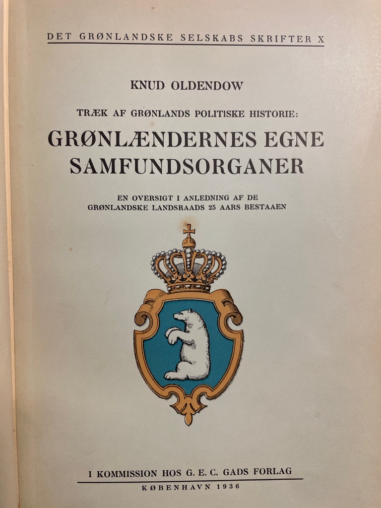 <b>Oldenow, Knud.</b><br />Traek af Grønlands politiske Historie: Grønlaendernes egne Samfundsorganer ; En Oversigt i Anl. af de Grønlandske Landsraads 25 Aars Bestaaen.